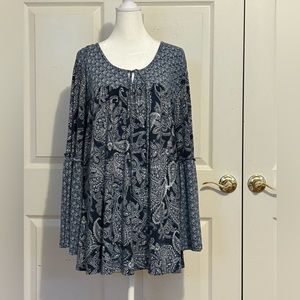 Avenue blue and white bandana print top 22/24, 2X